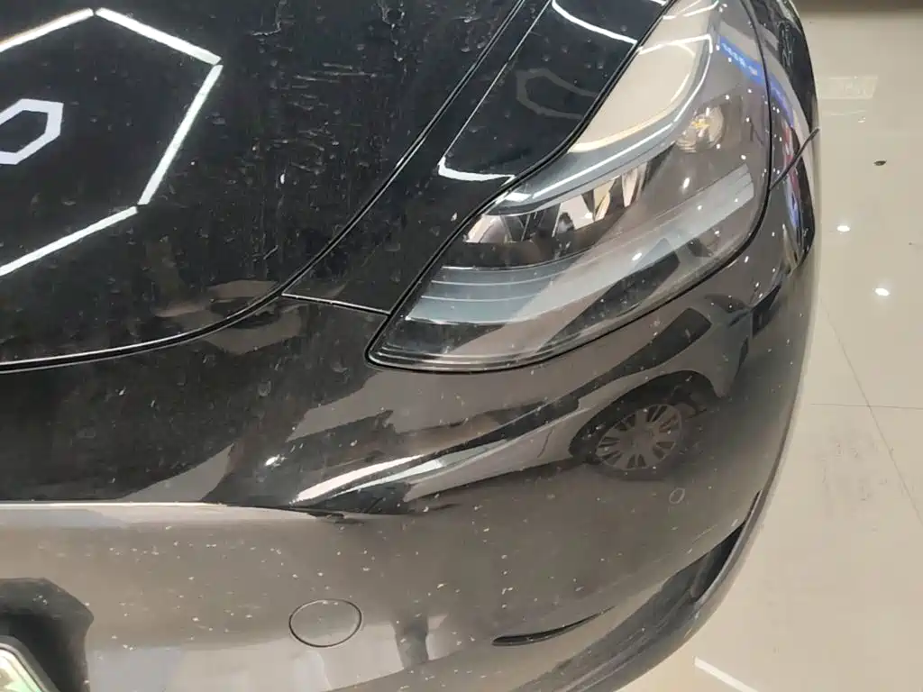 Tesla Model Y — миниатюра 24
