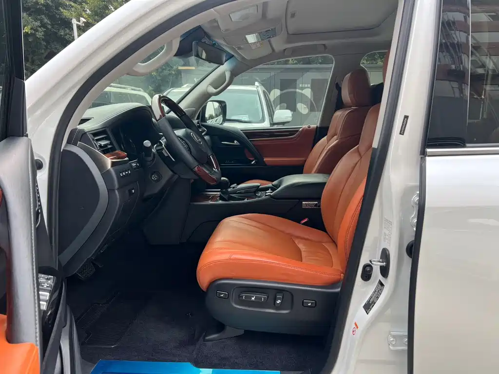 Lexus LX — миниатюра 4