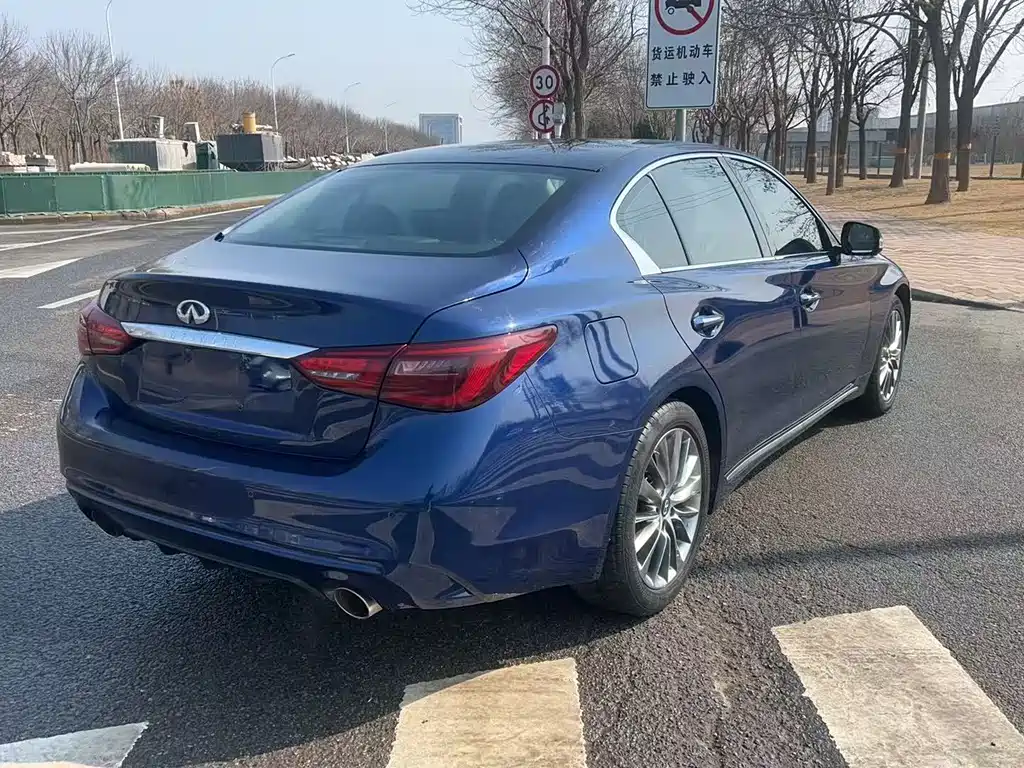 INFINITI Q50L