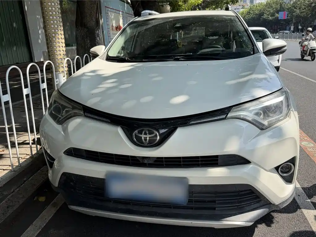 Toyota RAV4 — миниатюра 5