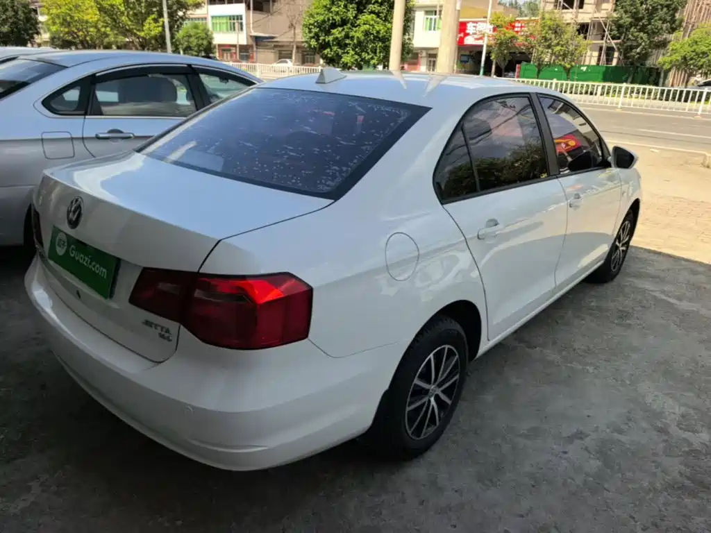 Volkswagen Jetta — миниатюра 7