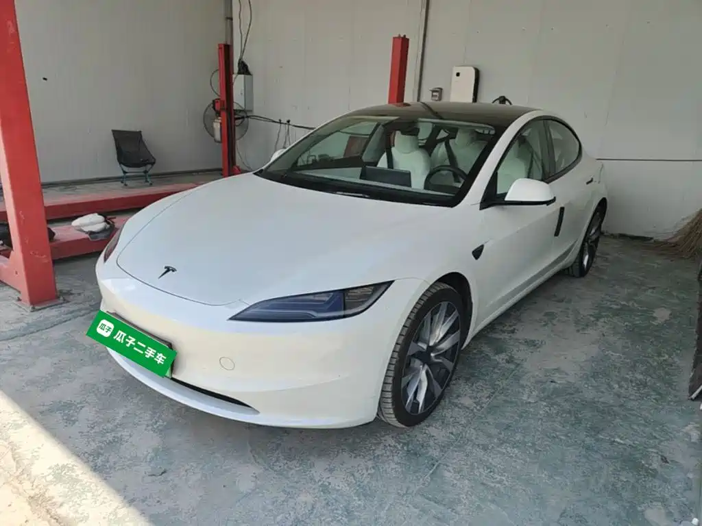 Tesla Model 3 — миниатюра 2