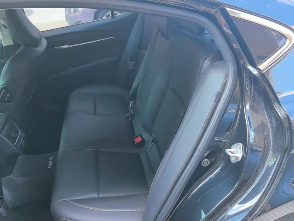 Toyota Camry — миниатюра 17