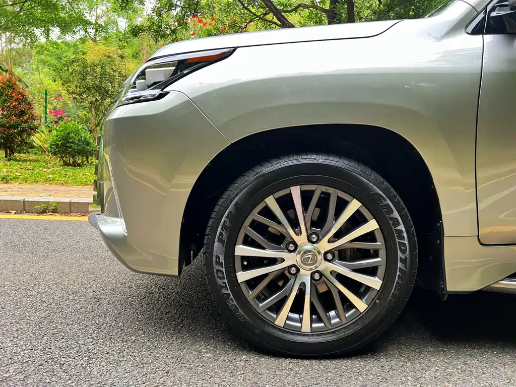 Lexus LX — миниатюра 17