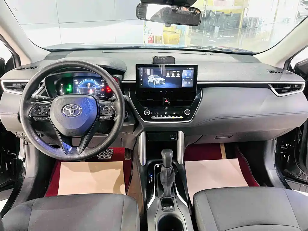 Toyota Corolla Cross — миниатюра 9