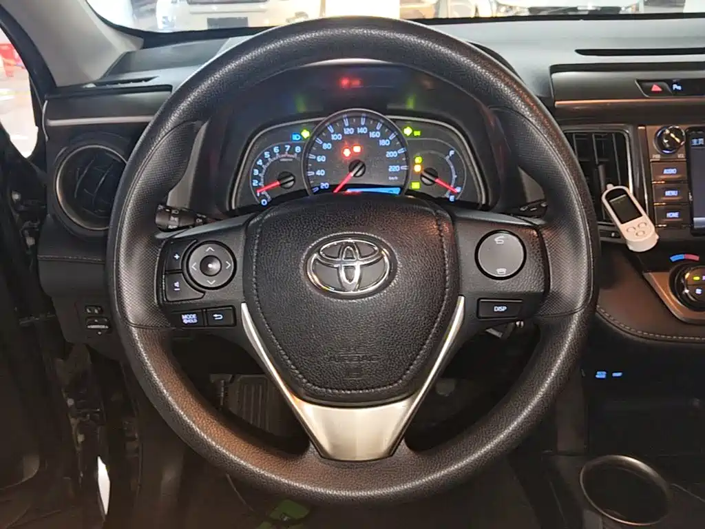 Toyota RAV4 — миниатюра 11