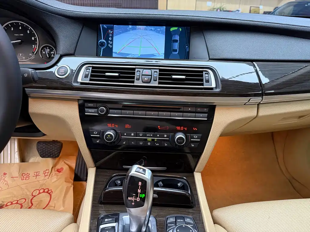 BMW 7 Series — миниатюра 15