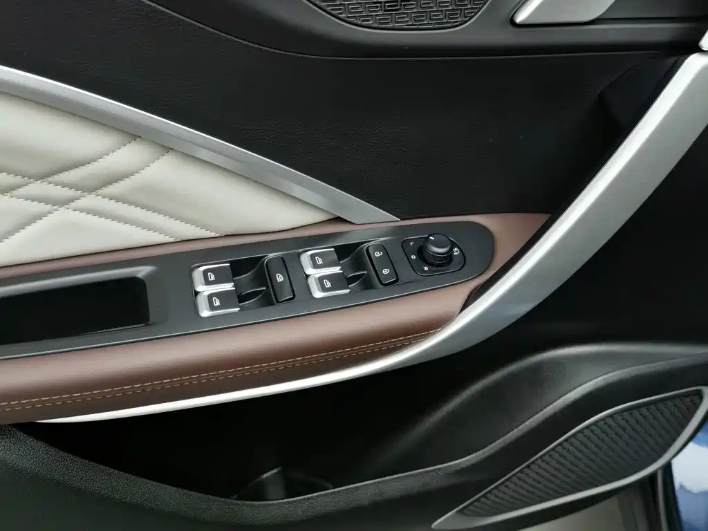 Geely Jia Ji New Energy — миниатюра 9
