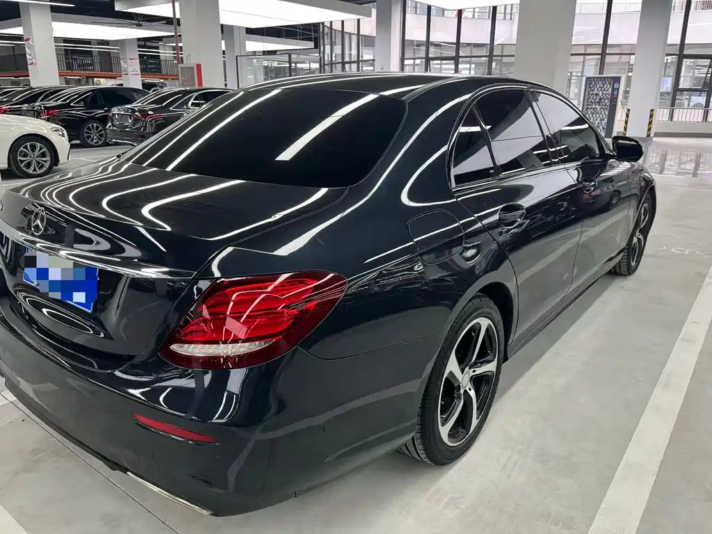 Mercedes-Benz E-Class — миниатюра 9