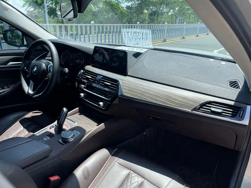 BMW 5 Series — миниатюра 7
