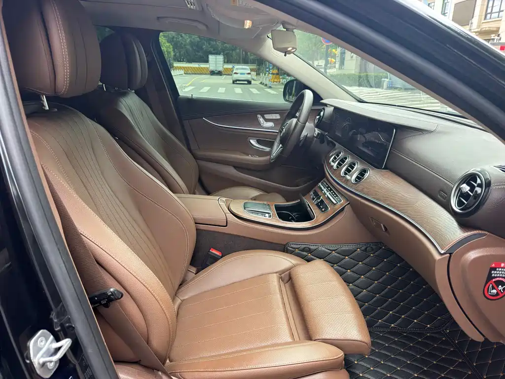 Mercedes-Benz E-Class — миниатюра 8