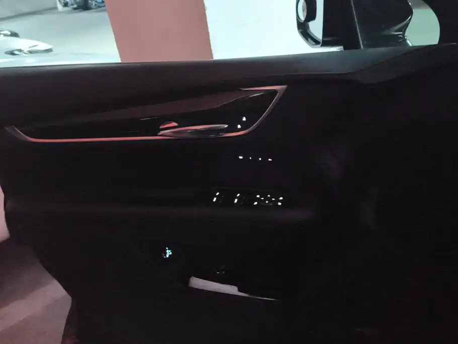 Cadillac XT5 — миниатюра 7