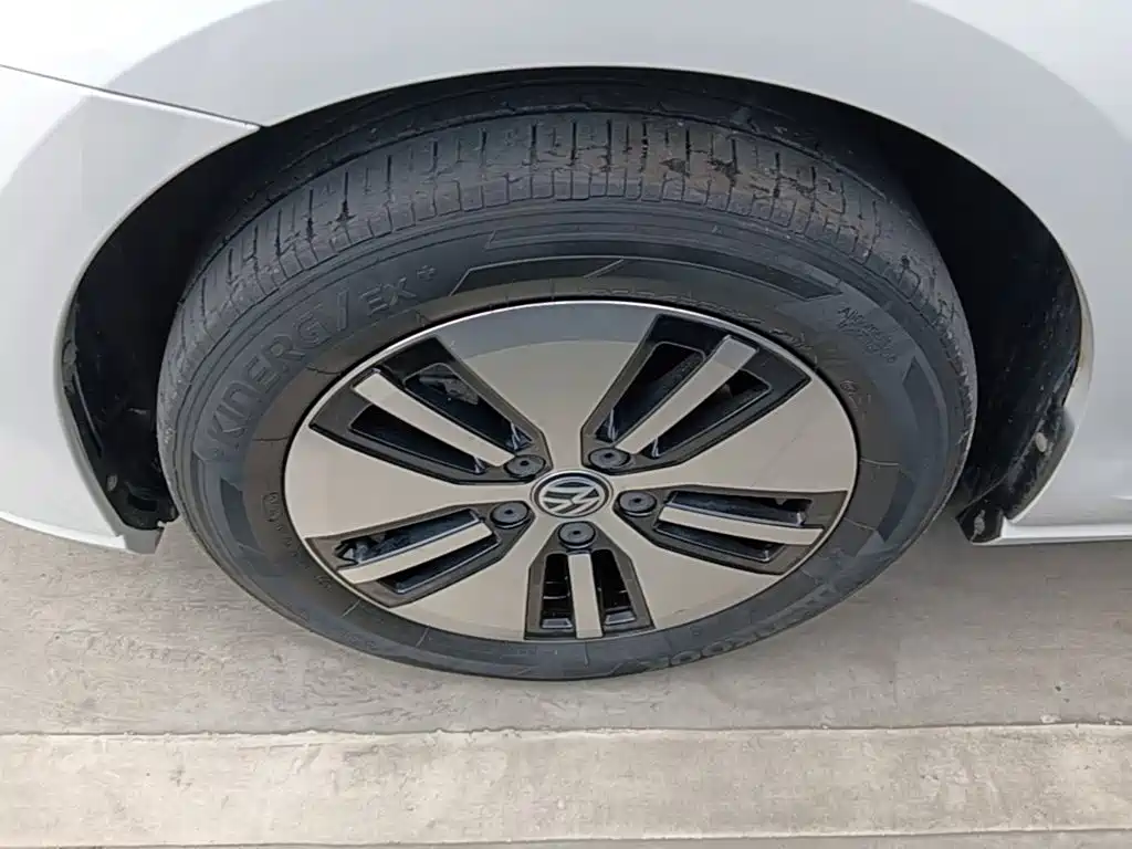 Volkswagen Golf EV — миниатюра 23