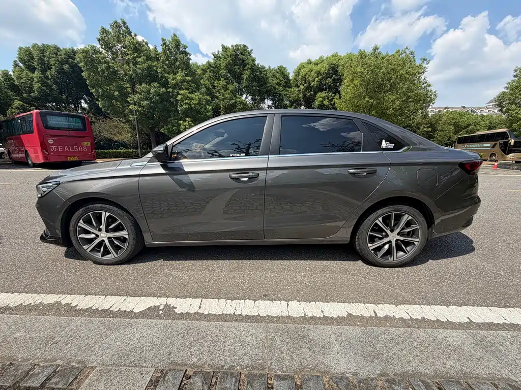Geely Emgrand — миниатюра 3
