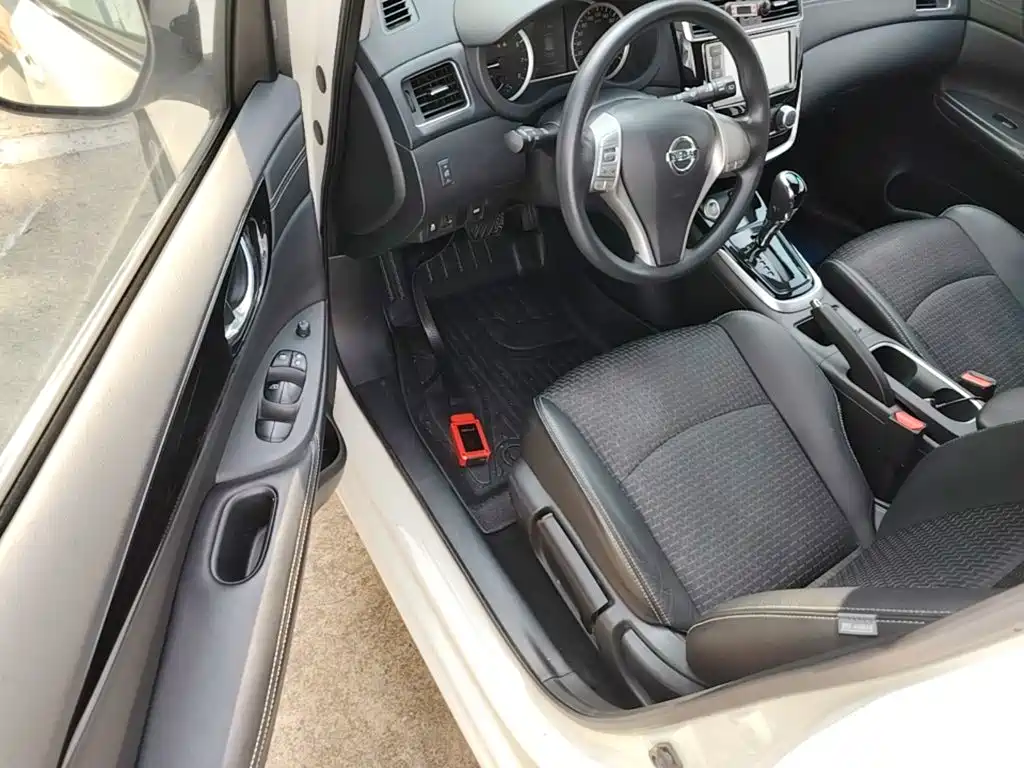 Nissan Tiida — миниатюра 16