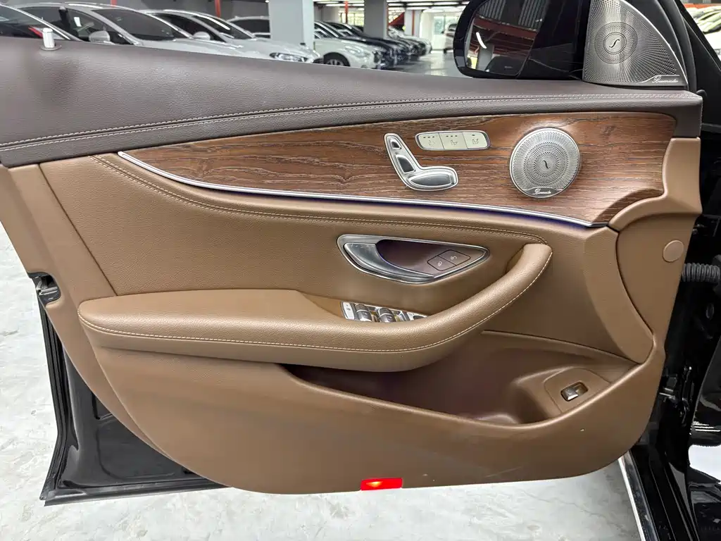 Mercedes-Benz E-Class — миниатюра 5