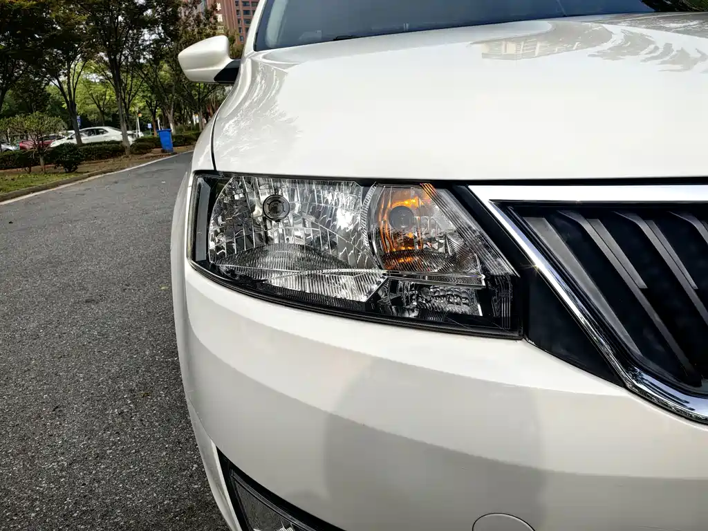 Skoda Rapid — миниатюра 15