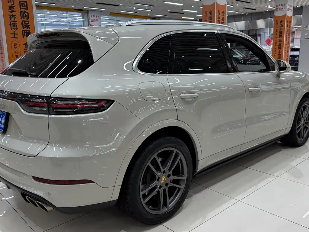 Porsche Cayenne — миниатюра 8