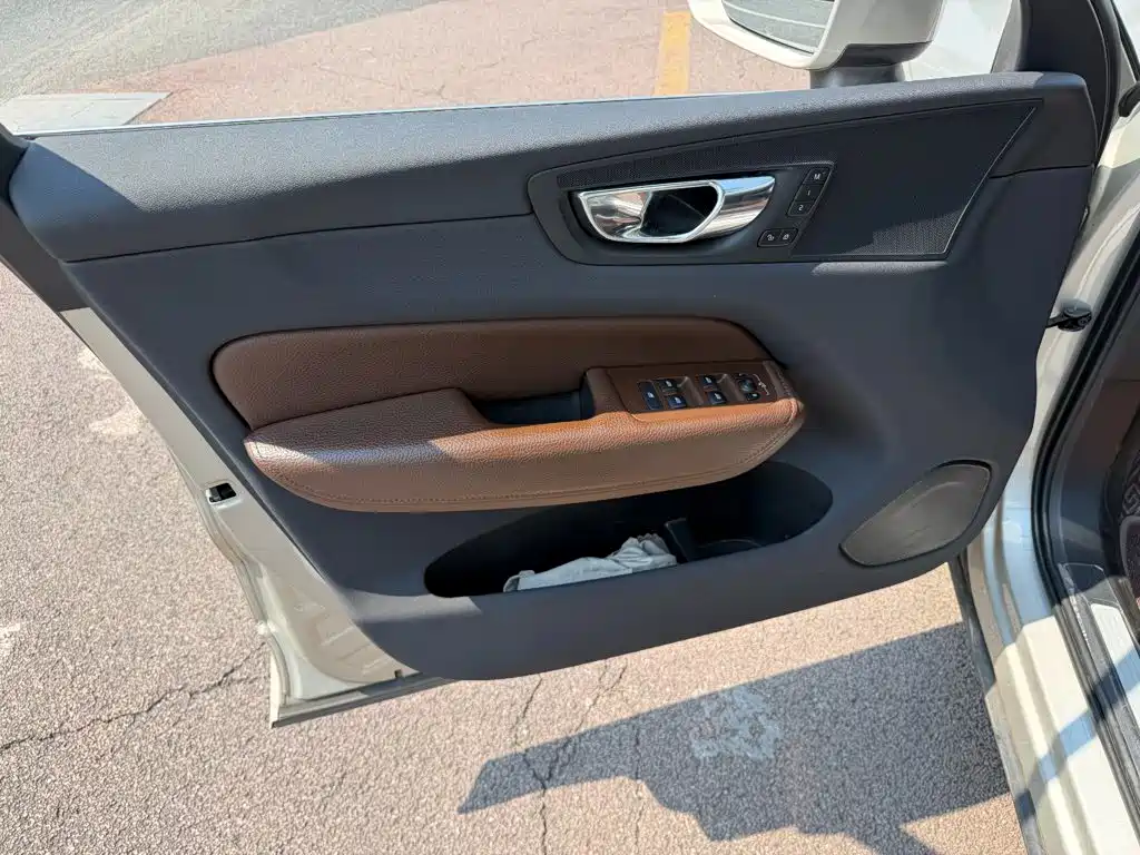 Volvo XC60 — миниатюра 6