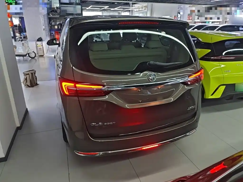 Buick GL8 — миниатюра 6
