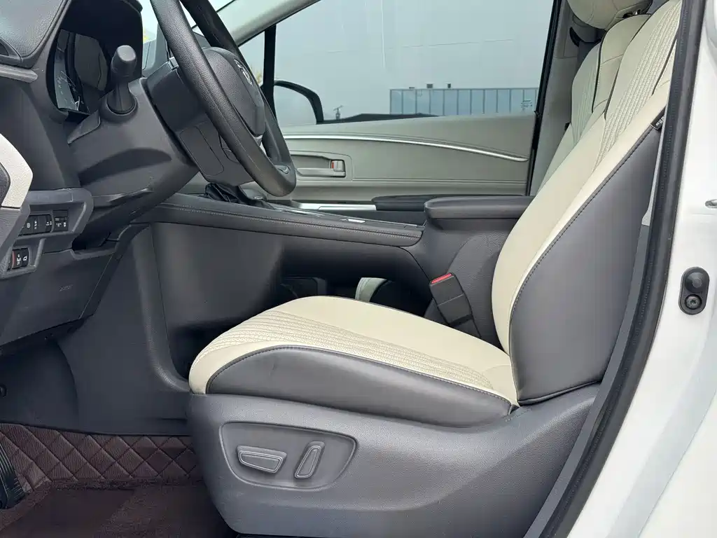 Toyota Sienna — миниатюра 8
