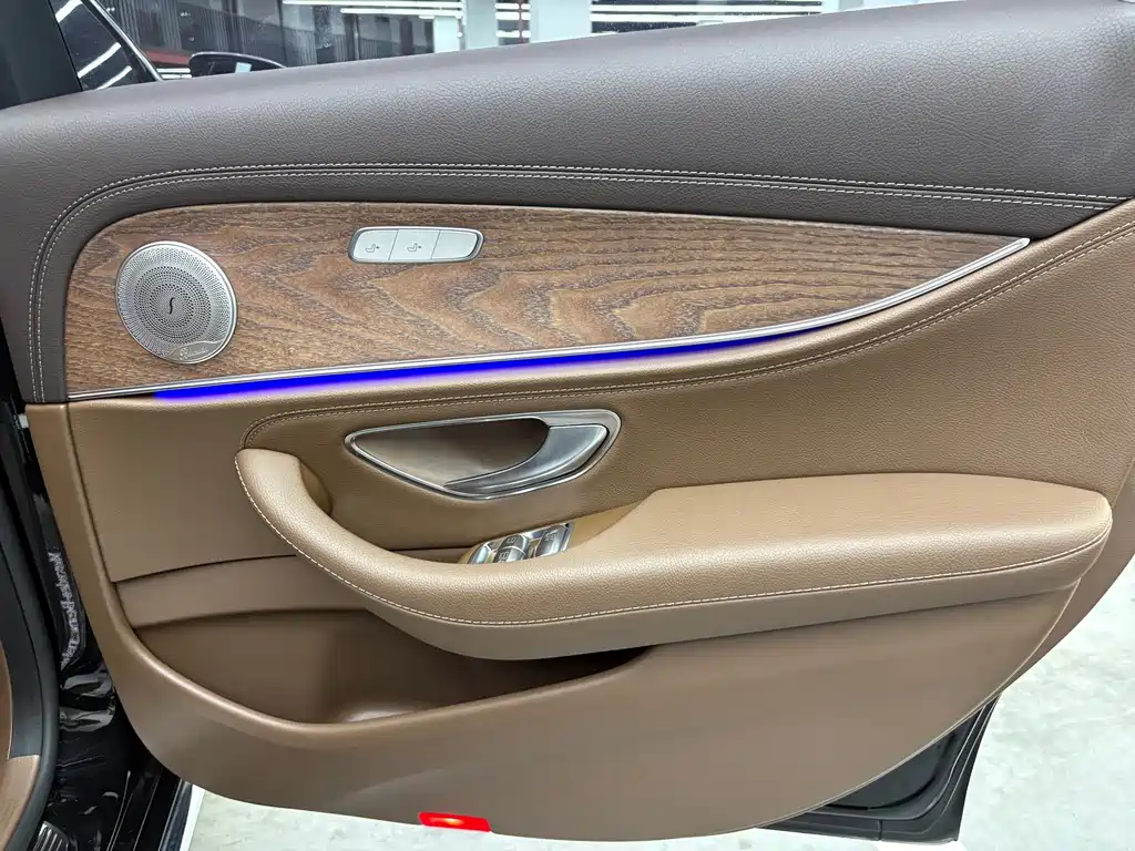 Mercedes-Benz E-Class — миниатюра 13