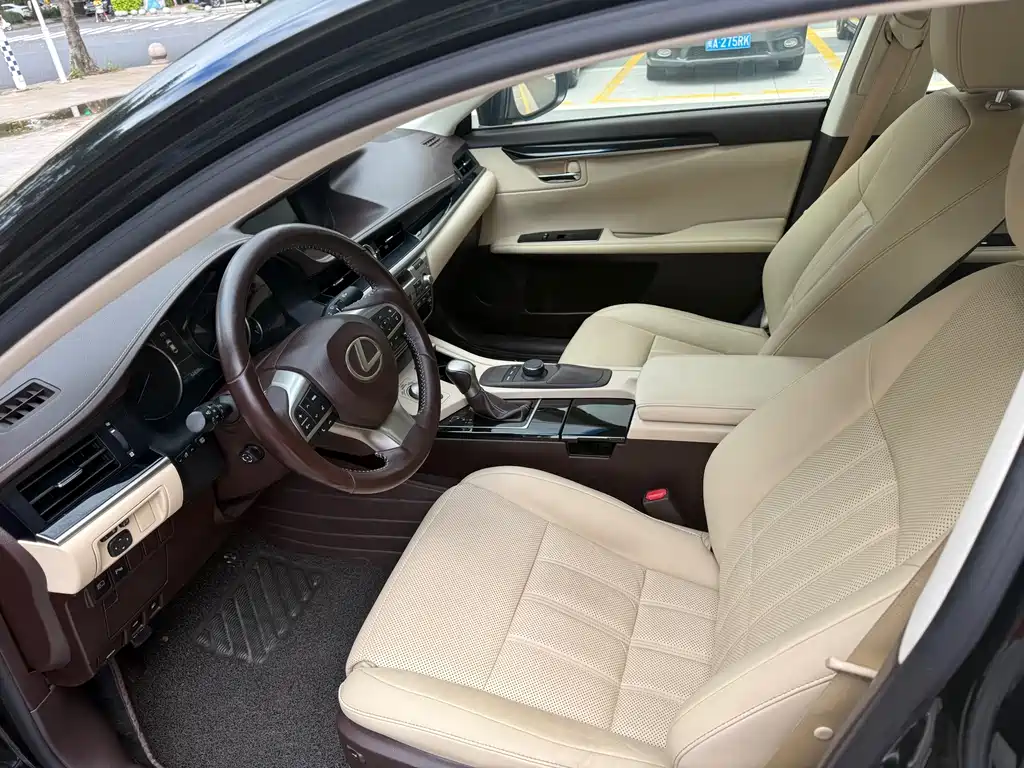 Lexus ES — миниатюра 11