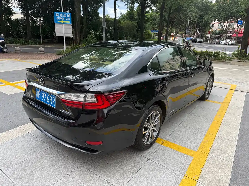 Lexus ES — миниатюра 6