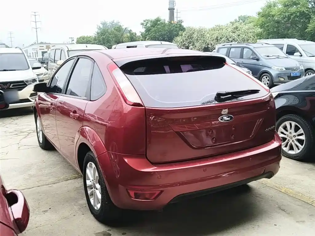 Ford Focus 2013 1.8L AT