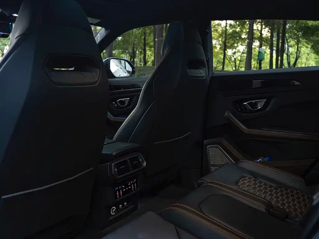 Lamborghini Urus — миниатюра 21