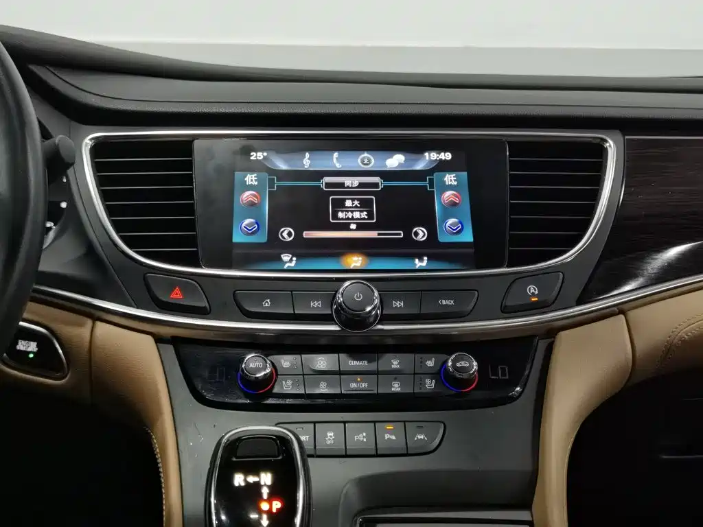 Buick LaCrosse — миниатюра 12