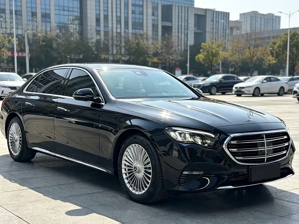 Mercedes-Benz E-Class — миниатюра 2