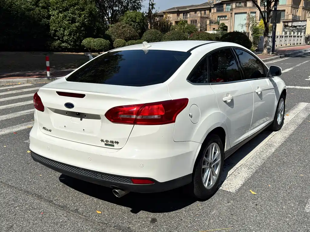 Ford Focus — миниатюра 7