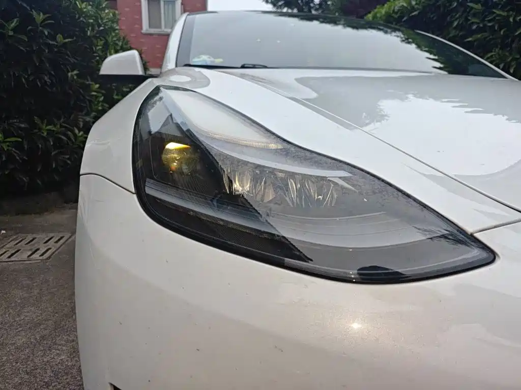 Tesla Model 3 — миниатюра 7