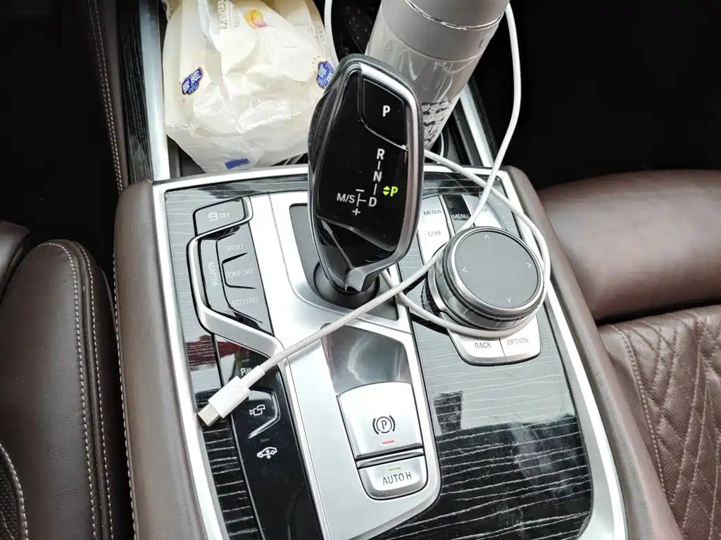 BMW 7 Series — миниатюра 7
