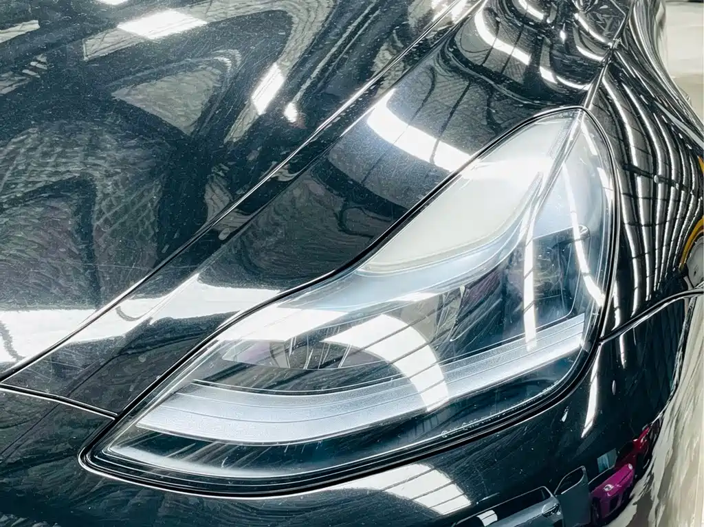 Tesla Model Y — миниатюра 10