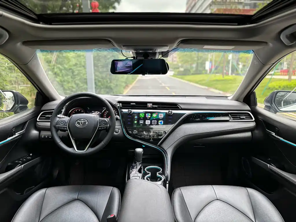 Toyota Camry — миниатюра 5