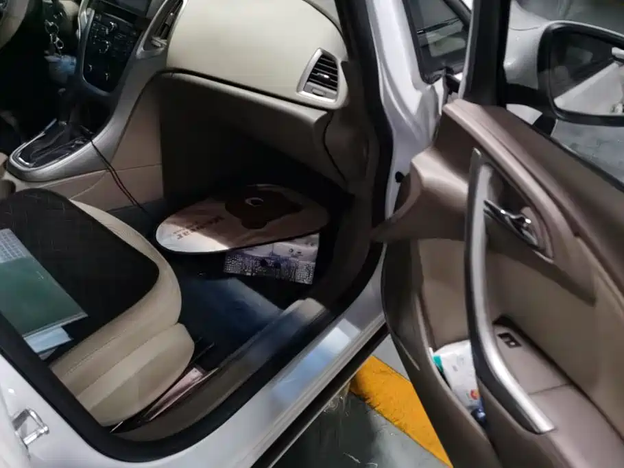 Buick Excelle — миниатюра 8