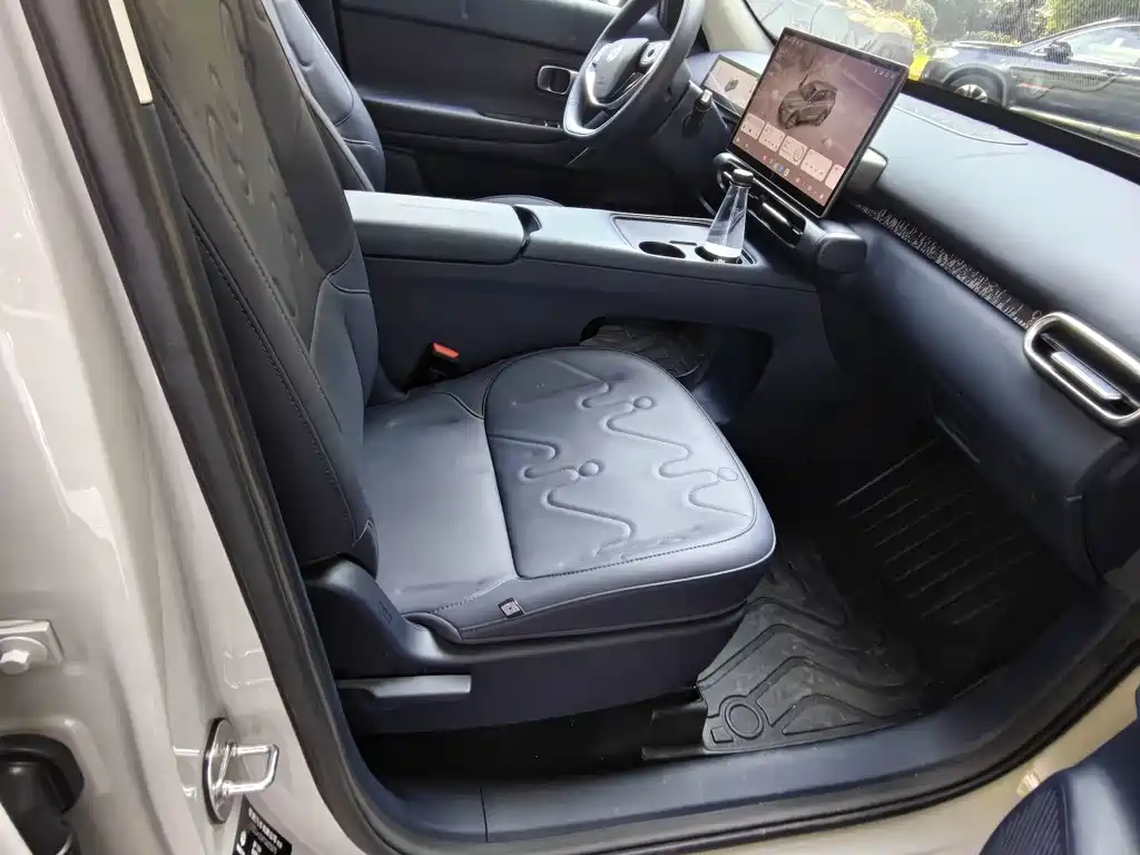 Leapmotor Leapmotor A10 — миниатюра 14
