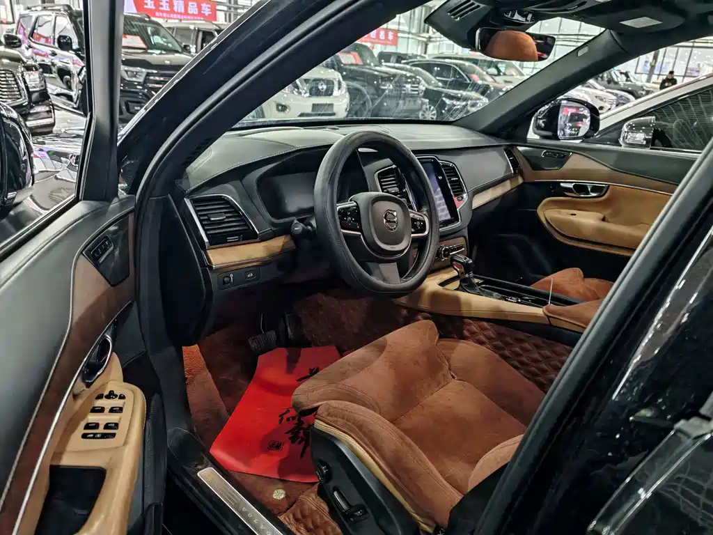 Volvo XC90 — миниатюра 9