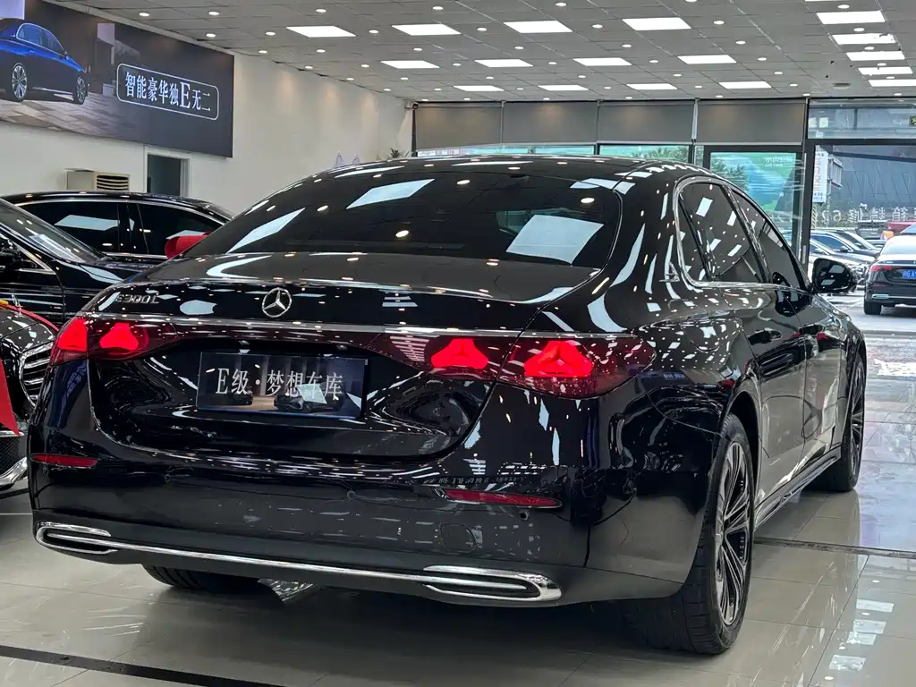 Mercedes-Benz E-Class — миниатюра 6