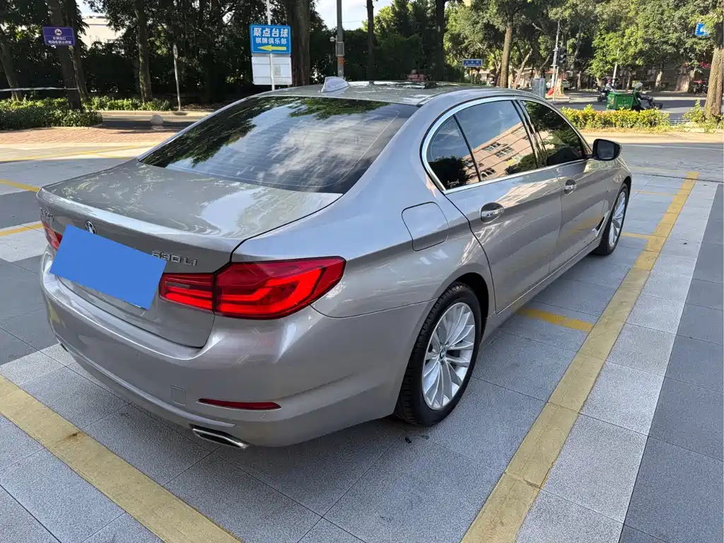 BMW 5 Series — миниатюра 7