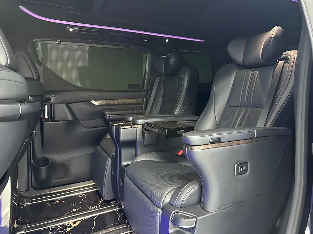Toyota Vellfire — миниатюра 8