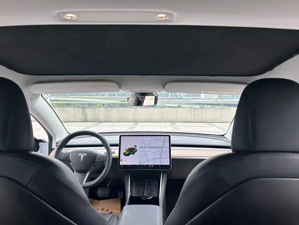 Tesla Model 3 — миниатюра 13