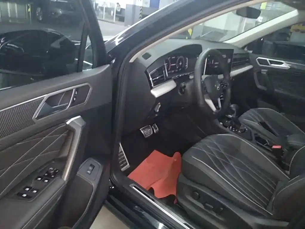 Volkswagen Tiguan L — миниатюра 16