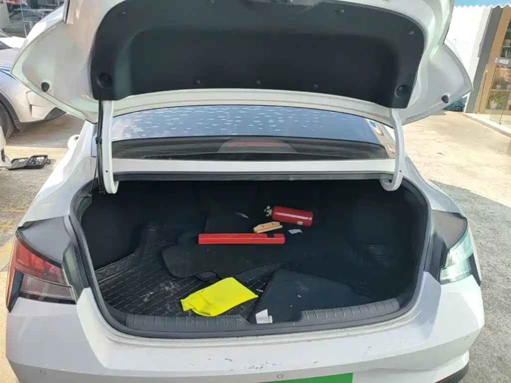Hyundai Elantra — миниатюра 19