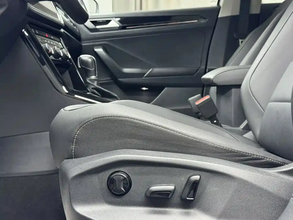 Volkswagen T-Roc — миниатюра 4