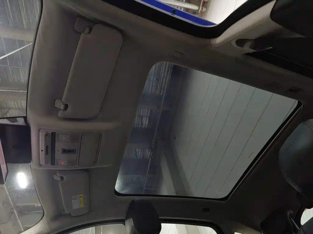 Jaguar E-PACE — миниатюра 14