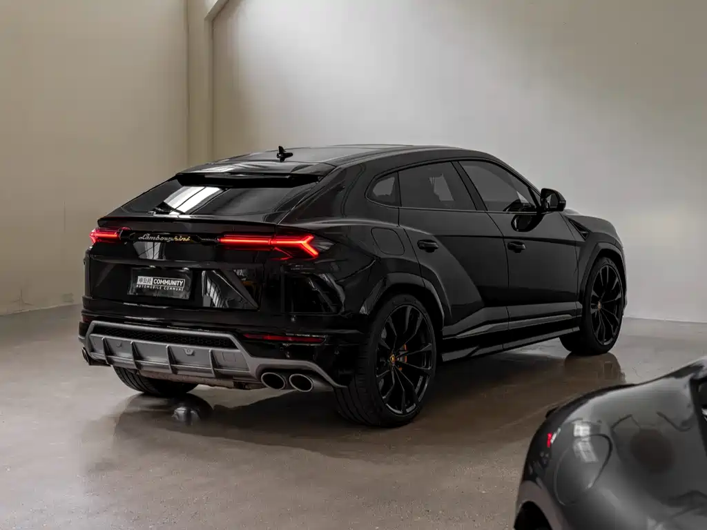 Lamborghini Urus — миниатюра 3
