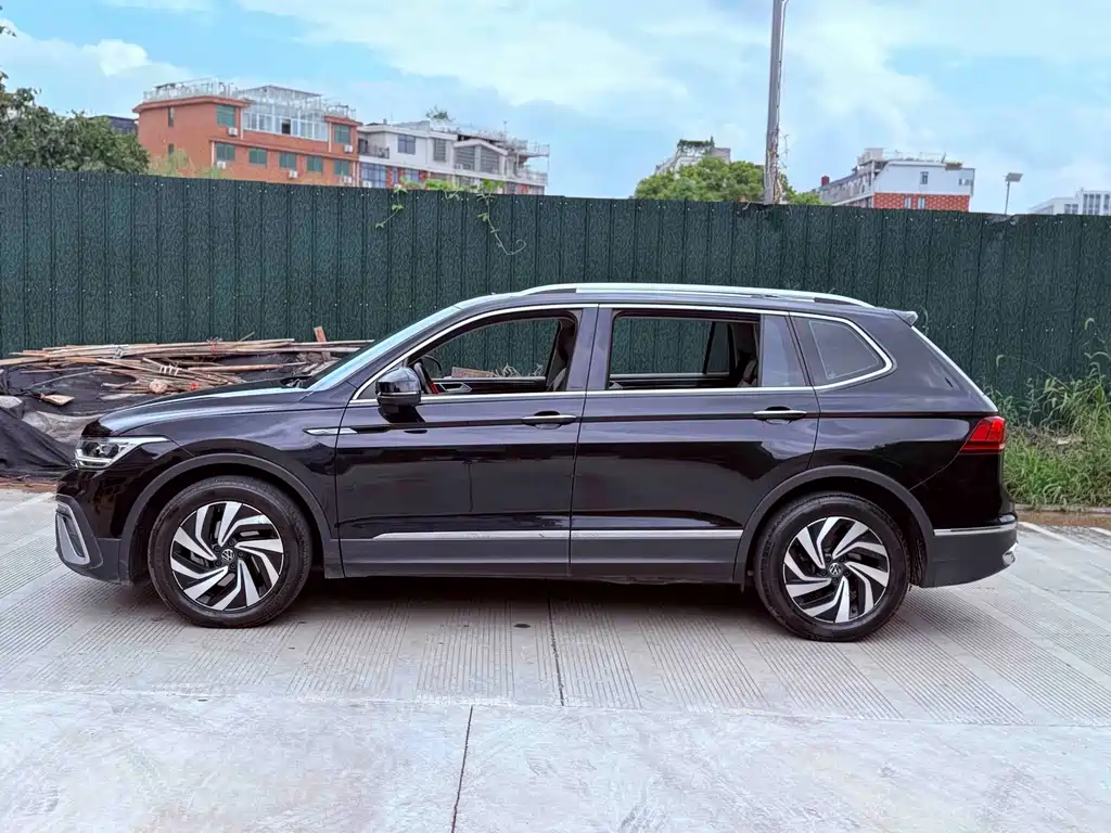 Volkswagen Tiguan L — миниатюра 10